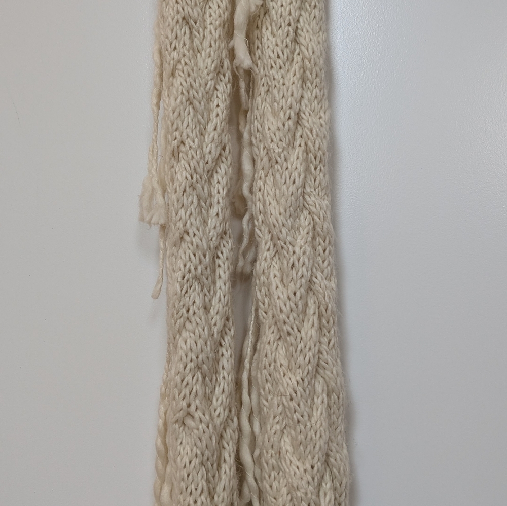 Oversized White Knit Scarf With Fringe
